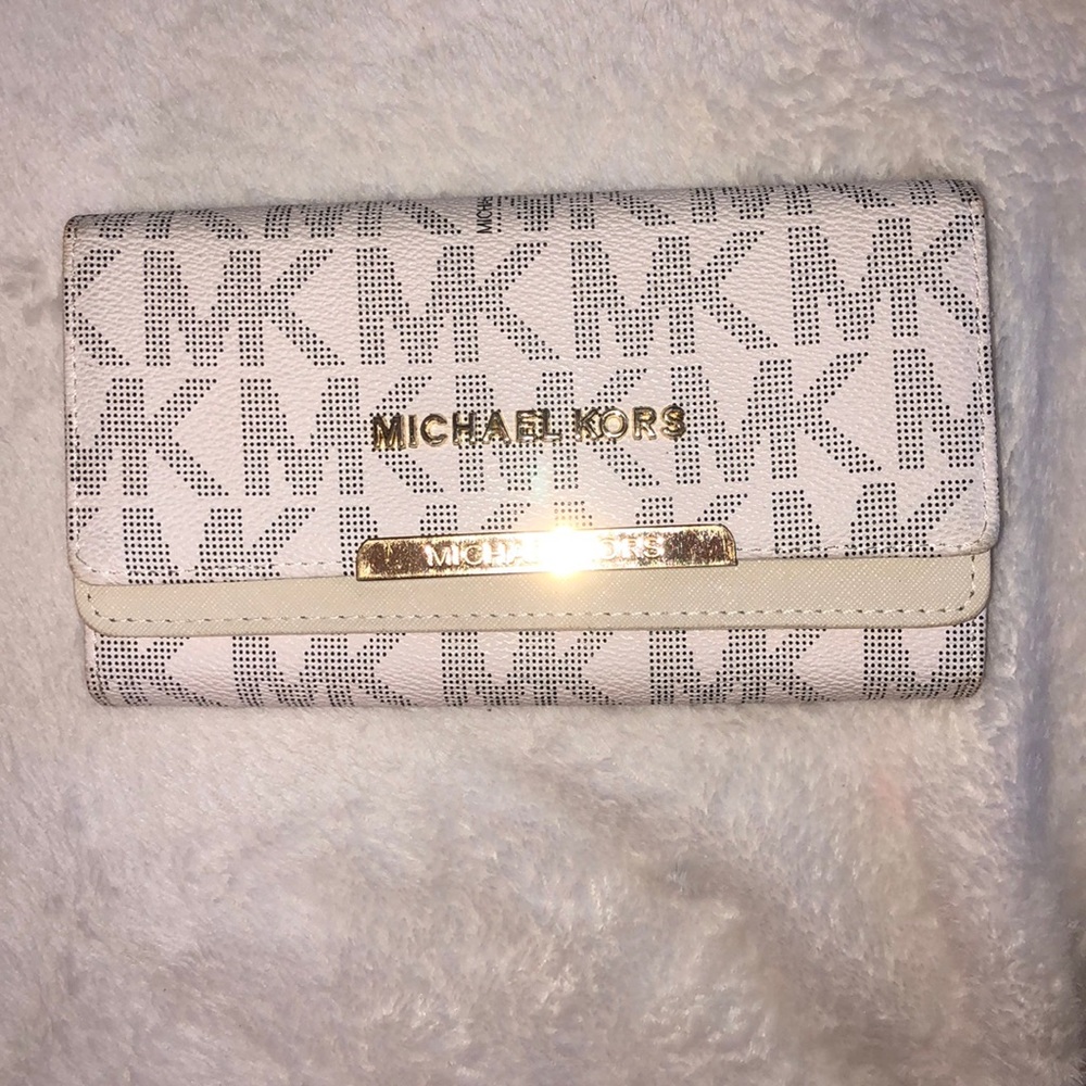 ✨Michael Kors Wallet✨